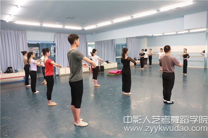 中國舞班上課場景2.jpg