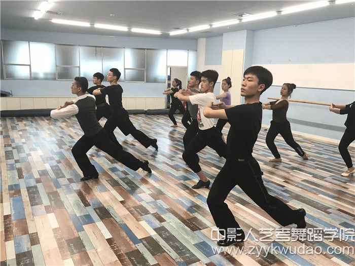 國標舞班上課場景3.jpg