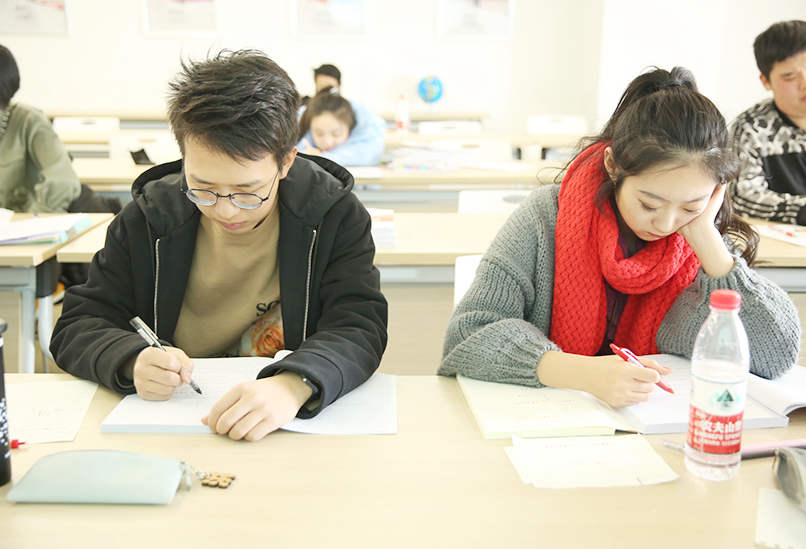 舞蹈培訓(xùn)班文化課數(shù)學(xué)課堂