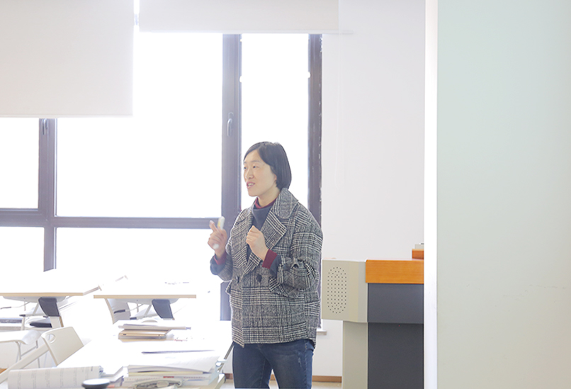 舞蹈藝術(shù)培訓(xùn)文化課政治課堂