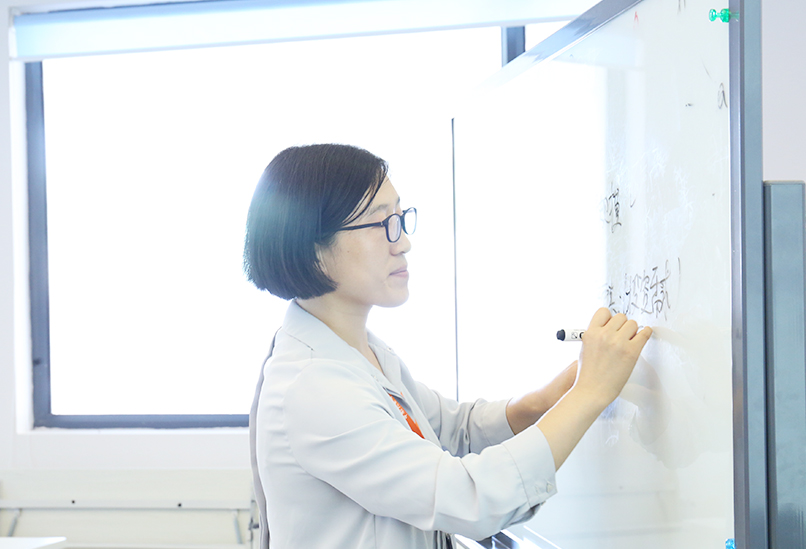 舞蹈機(jī)構(gòu)文化課政治課堂