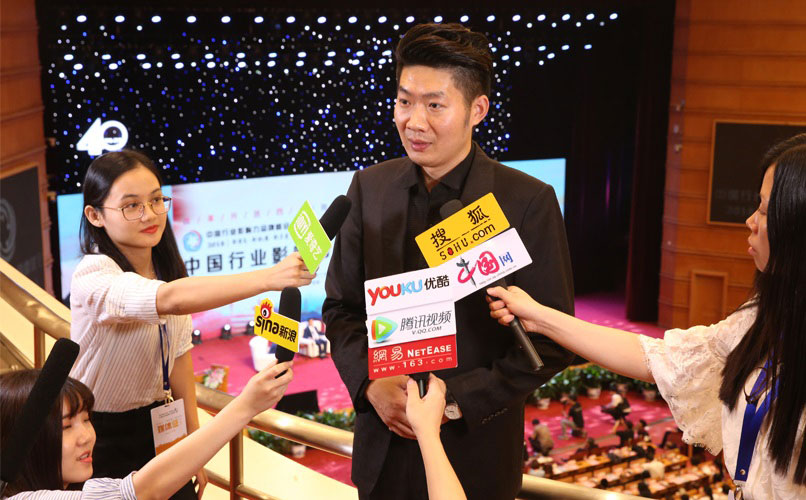 楊立成董事長(zhǎng)接受采訪